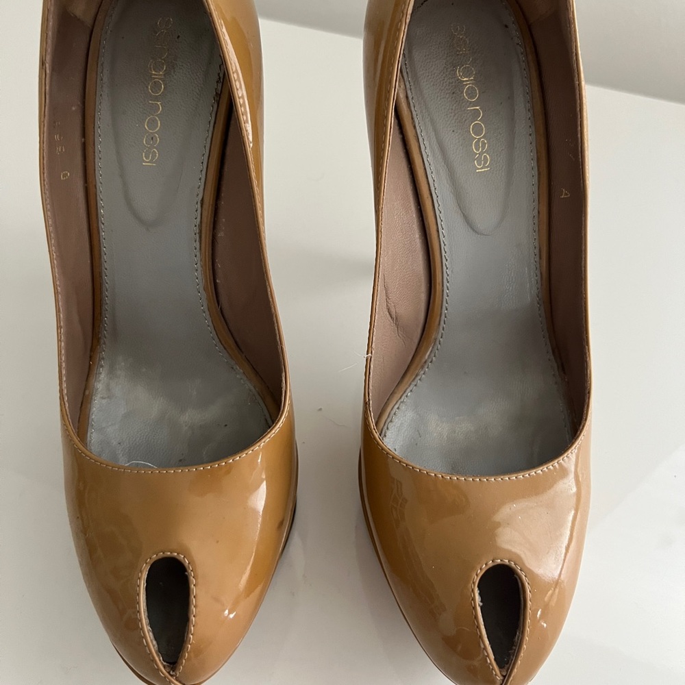 SERGIO ROSSI TAN HEELS - Picture 7 of 7